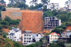 Toàn cảnh vụ sạt lở ta-luy và trượt đất nghiêm trọng tại Đà Lạt