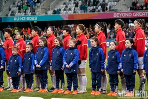 Quốc ca Việt Nam vang lên tại sân vận động Forsyth Barr (New Zealand). (Ảnh: ĐỖ ĐẠT)