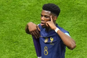 Tiền vệ Pháp Aurelien Tchouameni ăn mừng bàn thắng mở tỷ số trước tuyển Anh trong trận tứ kết World Cup 2022 ngày 10/12. (Ảnh: Reuters)