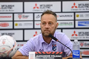 HLV Mano Polking tại buổi họp báo trước thềm trận chung kết AFF Cup 2022. (Ảnh: Mạnh Quân)