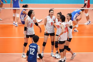 Các cô gái Việt Nam ăn mừng chiến thắng sau 4 séc đấu hấp dẫn. (Ảnh: Nam Trung)