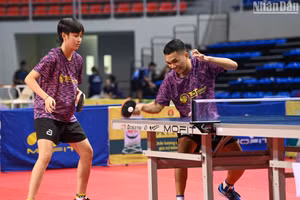 Cặp đôi vừa giành Huy chương Vàng đôi nam nữ SEA Games 32 bất ngờ thua trắng 0-3. (Ảnh: DUY LINH)