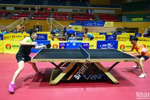 Trận đấu nội dung đồng đội nam giữa Công an nhân dân T&T 1 và Bà Rịa-Vũng Tàu. (Ảnh: DUY LINH)