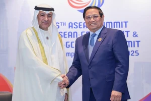 Thủ tướng Chính phủ Phạm Minh Chính đã gặp Tổng Thư ký Hội đồng Hợp tác vùng Vịnh (GCC) Jasem Mohamed AlBudaiwi. (Ảnh: VGP/NHẬT BẮC)