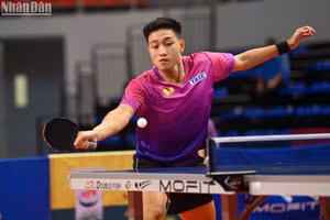 Nguyễn Anh Tú thắng Lê Tiến Đạt 4-2 để vào chung kết đơn nam. (Ảnh: DUY LINH)