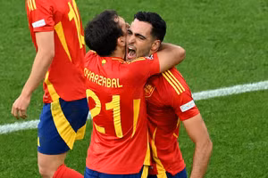 Mikel Merino có pha đánh đầu ở những phút thi đấu cuối cùng để ấn định chiến thắng cho Tây Ban Nha. (Ảnh: UEFA)