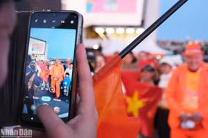 [Ảnh] Cổ động viên đến sân cổ vũ trận Việt Nam - Hà Lan