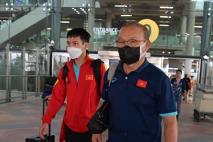 [Ảnh] Đội tuyển Việt Nam tới Thái Lan dự trận chung kết lượt về AFF Cup