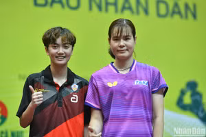 Trần Mai Ngọc và Nguyễn Thị Nga lên ngôi vô địch nội dung đôi nữ tại Giải vô địch bóng bàn quốc gia Báo Nhân Dân lần thứ 42. 