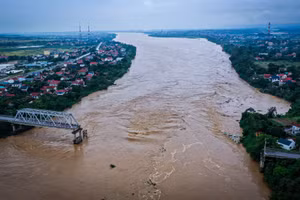 Sau khi cầu Phong Châu bị sập, Cục Đường bộ Việt Nam đã đề nghị đầu tư xây dựng cầu Phong Châu mới trên Quốc lộ 32C, tỉnh Phú Thọ bằng nguồn vốn ngân sách nhà nước.