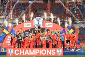 [Ảnh] Đội tuyển Việt Nam nâng cao cúp vô địch ASEAN Cup 2024