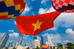 Lần đầu tiên Thành phố Hồ Chí Minh tổ chức kéo đại kỳ bằng khinh khí cầu.
