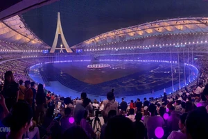 [Ảnh] Hình ảnh ấn tượng tại Lễ bế mạc SEA Games 32 lung linh sắc màu