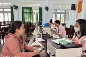 Ngân hàng chính sách xã hội huyện Cư M’gar đưa nguồn vốn ưu đãi đến tận cơ sở để giải ngân, giúp người dân tiếp cận nguồn vốn ưu đãi dễ dàng, thuận lợi.