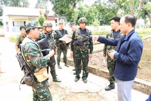 Các lực lượng đặc nhiệm triển khai phương án truy bắt các đối tượng tấn công trụ sở Ủy ban nhân dân xã Ea Tiêu và Ea Ktur, huyện Cư Kuin vào rạng sáng 11/6.