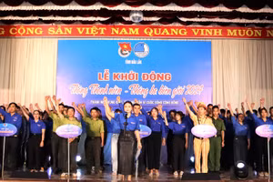 Đoàn viên, thanh niên tỉnh Đắk Lắk thể hiện quyết tâm hưởng ứng Tháng Thanh niên - Tháng ba biên giới năm 2024.