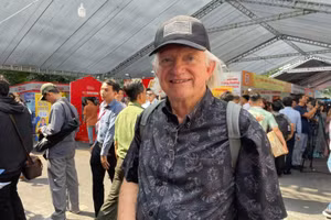 Khách tham quan ấn tượng với quy mô, không khí của Hội Báo toàn quốc 2024