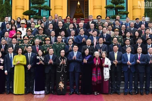 Chủ tịch nước Lương Cường với các đại biểu tại buổi gặp mặt. Ảnh: THỦY NGUYÊN