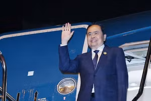 Chủ tịch Quốc hội Trần Thanh Mẫn rời thủ đô Vientiane, kết thúc tốt đẹp chuyến thăm chính thức Lào và tham dự Đại hội đồng AIPA-45. (Ảnh: Thống Nhất/TTXVN)