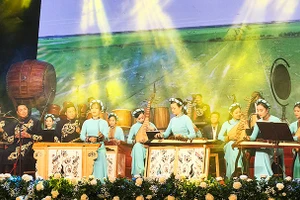 Phát huy tinh thần “Đề cương về Văn hóa Việt Nam” trong bối cảnh mới, cần tiếp tục khai thác mạnh mẽ các giá trị dân tộc để sáng tạo nghệ thuật. (Ảnh: HOÀNG HOA) 