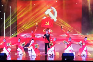 Màn hát múa chào mừng.