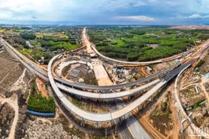 Tuyến T1 thuộc gói thầu 6.12, dự án Cảng Hàng không quốc tế Long Thành sẵn sàng thông xe kỹ thuật đúng dịp 30/4, công trường đang chạy đua thời gian để thông tuyến T2 và hoàn thành gói thầu 6.12 vào dịp 2/9 theo chỉ đạo của Thủ tướng.