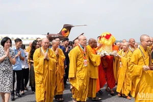 Chuyến bay mang số hiệu SAV579 của Hãng hàng không Sun Air vận chuyển xá lợi Phật - bảo quốc gia Ấn Độ, đã hạ cánh an toàn tại Cảng Hàng không quốc tế Nội Bài lúc 13 giờ 30 phút ngày 13/5.