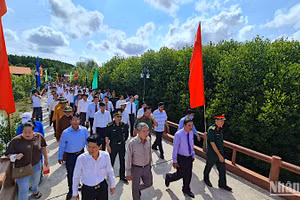 Khu du lịch Mũi Cà Mau có lượng khách đông đúc đến tham quan dịp lễ Quốc khánh 2023.