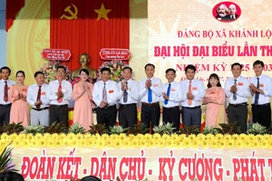 Ra mắt Ban Chấp hành Đảng bộ xã Khánh Lộc, huyện Trần Văn Thời, tỉnh Cà Mau, nhiệm kỳ 2025-2030. (Ảnh minh họa: HỮU TÙNG)