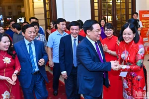 [Ảnh] Chủ tịch Quốc hội Vương Đình Huệ dự Chương trình nghệ thuật “Vinh quang Tổ quốc Việt Nam”