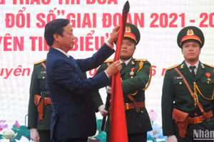 Phó Thủ tướng Chính phủ Trần Hồng Hà trao Huân chương Lao động hạng Ba tặng tỉnh Thái Nguyên.