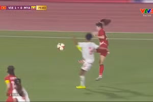 Thanh Nhã ghi siêu phẩm, ấn định tỷ số 2-0 cho đội tuyển bóng đá nữ Việt Nam tại chung kết bóng đá nữ SEA Games 32 giữa Việt Nam và Myanmar. (Nguồn: VTV)