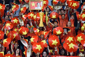 Sự ủng hộ nhiệt tình của người hâm mộ là động lực to lớn để đội tuyển bóng đá nam vô địch ASEAN Cup 2024. (Ảnh KHÁNH AN)