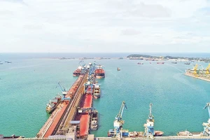 Với vị trí đắc địa và lợi thế vốn có, cảng biển nước sâu Dung Quất hội tụ đủ điều kiện phát triển toàn diện.