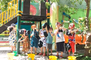 Học trò trường mầm non Ngọc Lan, quận Hải Châu, TP Đà Nẵng trải nghiệm làm việc nhỏ có ích.