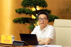 Phó Thủ tướng Vũ Đức Đam, Trưởng Ban Chỉ đạo nhà nước về du lịch chủ trì cuộc họp bàn về tình hình triển khai các giải pháp thúc đẩy phục hồi du lịch, ngày 17/8. (Ảnh: VGP)