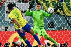 Thủ môn Croatia Dominik Livakovic đã chơi xuất sắc trong trận đấu với Brazil, ngày 9/12, tại vòng tứ kết World Cup 2022. (Ảnh: Getty Images)