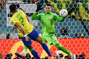 Thủ môn Croatia Dominik Livakovic đã chơi xuất sắc trong trận đấu với Brazil, ngày 9/12, tại vòng tứ kết World Cup 2022. (Ảnh: Getty Images)
