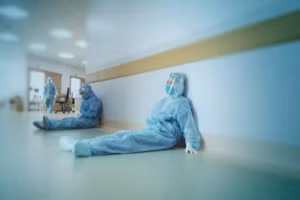 Nhân viên y tế nghỉ việc: Sẽ mất đi một thế hệ kế cận