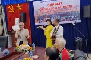 Nhà giáo, nhà thơ Bùi Công Minh trong buổi Gặp mặt Kỷ niệm 60 năm Bác Hồ về thăm Trường ĐHSP Hà Nội (1964-2024).