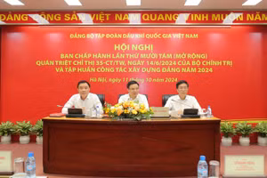 Các đồng chí lãnh đạo PVN chủ trì Hội nghị Ban Chấp hành Đảng bộ Tập đoàn lần thứ XVIII.