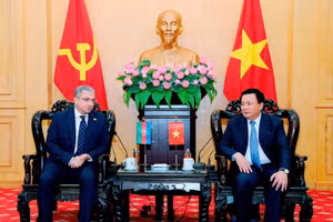 Đồng chí Nguyễn Xuân Thắng tiếp, làm việc với ngài Shovgi Kamal oglu Mehdizade, Đại sứ Đặc mệnh toàn quyền Cộng hòa Azerbaijan tại Việt Nam.