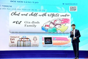 Thầy Nguyễn Văn Ninh giới thiệu về một ứng dụng để tăng cường quản lý và kết nối với học sinh trong lớp do thầy làm chủ nhiệm.