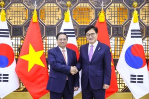 Thủ tướng Chính phủ Phạm Minh Chính và Chủ tịch Quốc hội Hàn Quốc Woo Won-sik.