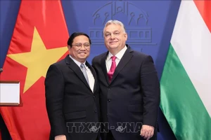 Thủ tướng Phạm Minh Chính và Thủ tướng Hungary Viktor Orbán tại cuộc họp báo sau hội đàm, chiều 18/1 (giờ địa phương). (Ảnh: Dương Giang/TTXVN)
