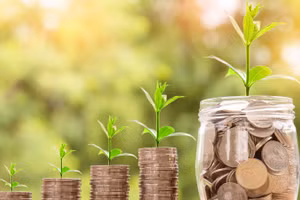 Lãi suất tiết kiệm kỳ hạn dài giảm mạnh