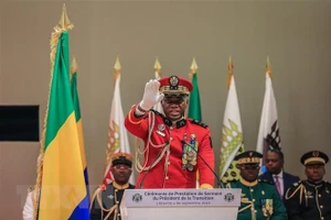 Tướng Brice Oligui Nguema tại lễ tuyên thệ nhậm chức "Tổng thống chuyển tiếp" ở Libreville, Gabon, ngày 4/9/2023. (Ảnh: AFP/TTXVN)