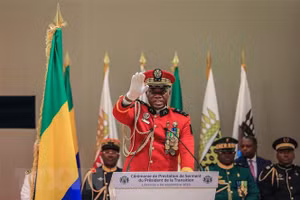 Tướng Brice Oligui Nguema tại lễ tuyên thệ nhậm chức "Tổng thống chuyển tiếp" ở Libreville, Gabon, ngày 4/9/2023. (Ảnh: AFP/TTXVN)