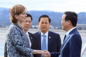 Chủ tịch nước Võ Văn Thưởng đến San Francisco, bắt đầu chương trình tham dự Tuần lễ Cấp cao APEC 2023. Ảnh: TTXVN