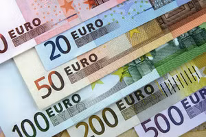 Tỷ giá ngày 30/8: Đồng Euro tại các ngân hàng nhà nước tiếp tục tăng, đôla Mỹ và bảng Anh diễn biến trái chiều